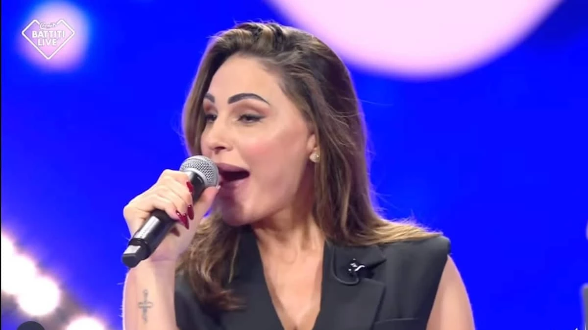 anna-tatangelo-incinta-look-battiti-live