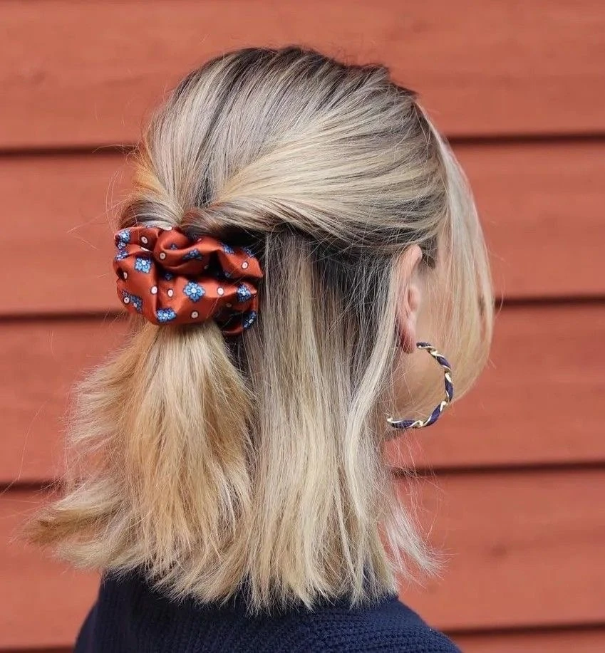 mezza coda scrunchie