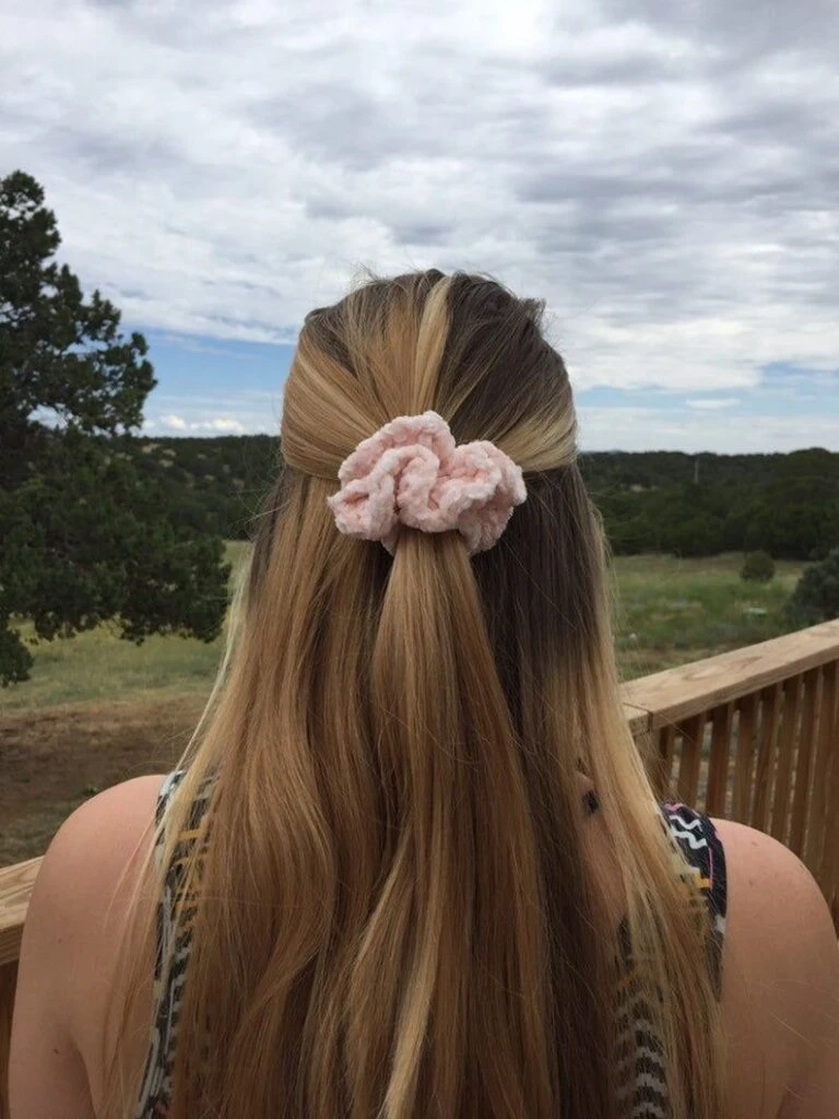 mezza coda scrunchie