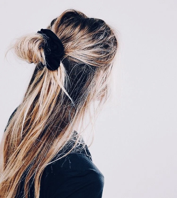 mezza coda scrunchie
