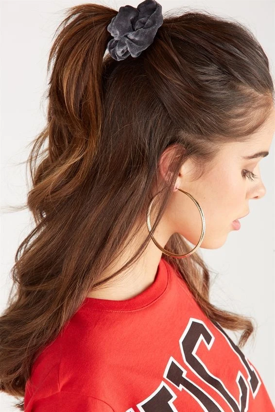 mezza coda scrunchie