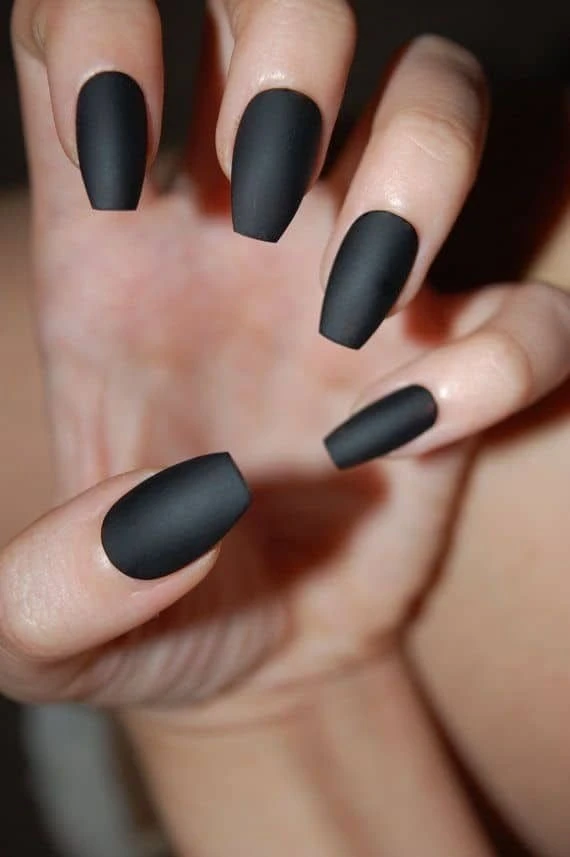 smalto nero lucido