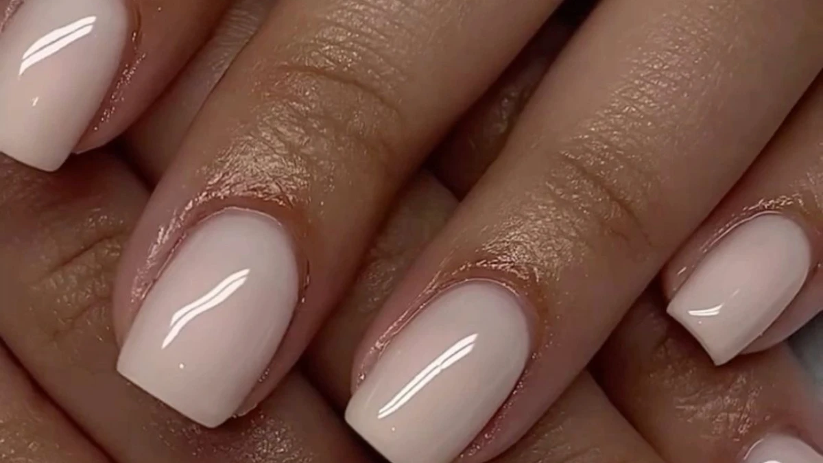 Unghie corte: la manicure minimalista diventa sinonimo di glamour