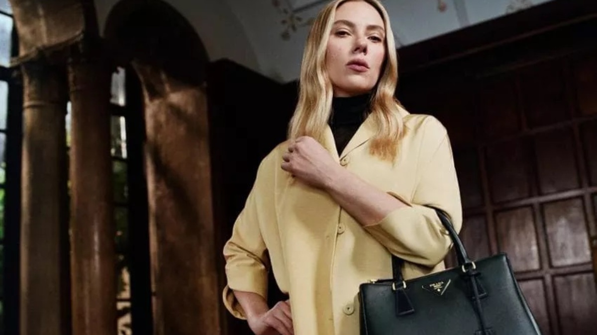 Scarlett Johansson è la nuova musa Prada: la campagna Galleria diretta dal premio Oscar Lanthimos è una bomba